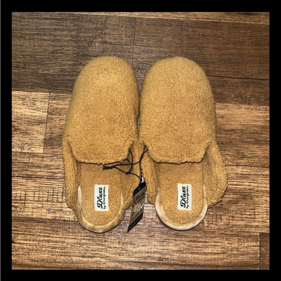 dearfoams Shoes - Dluxe By Dearfoams Womens Saffron Teddy Scuff Slippers Chestnut Brown L NWT